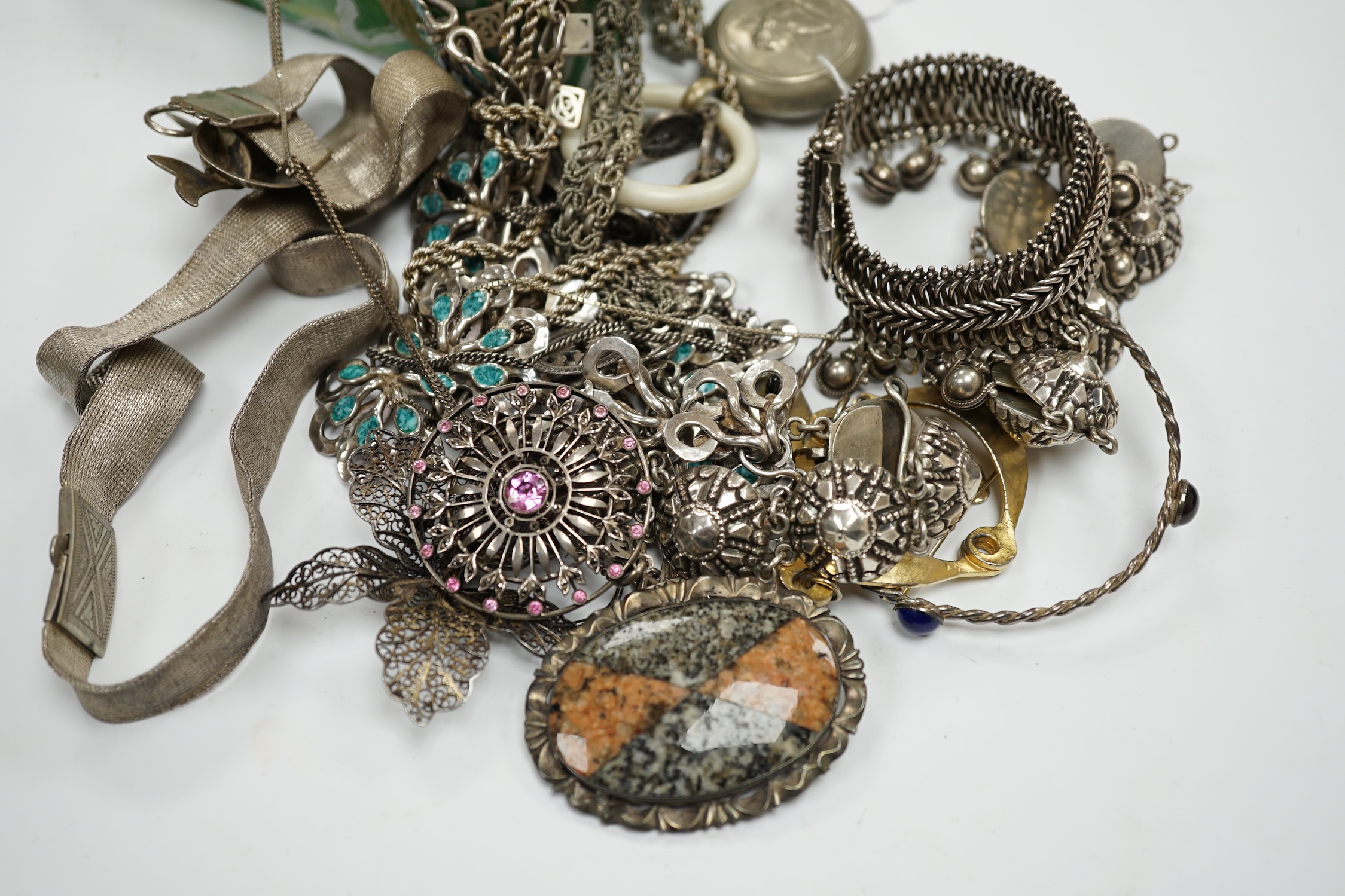 A small quantity of assorted silver and mainly white metal jewellery, including necklaces, brooches, thimbles, bracelets, pendants etc. Condition - poor to fair